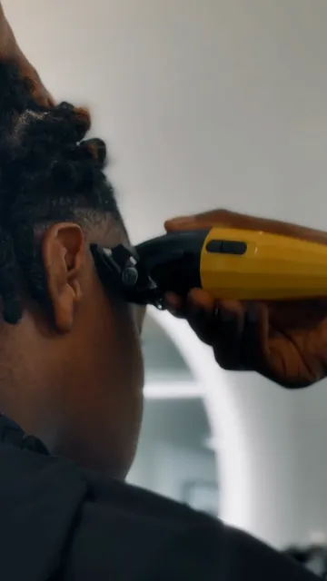 La tondeuse, à 0:06 dans le reel