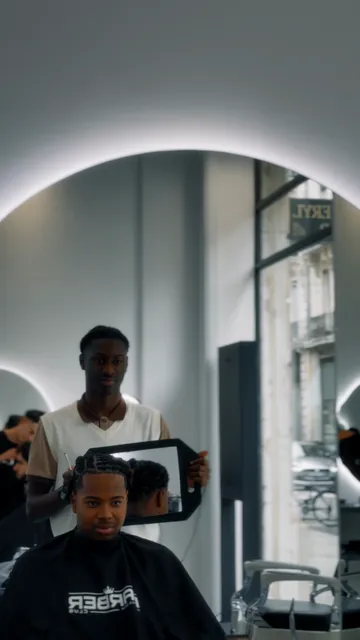 Le miroir, à 0:20 dans le reel